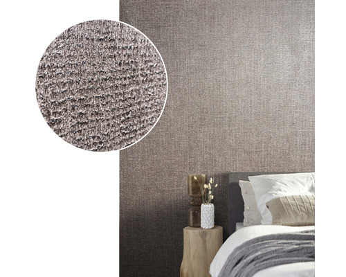 Textiltapet i sovrum med närbild av strukturen