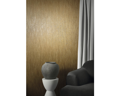 Vardagsrum med textilväv, sidobord och dekoration