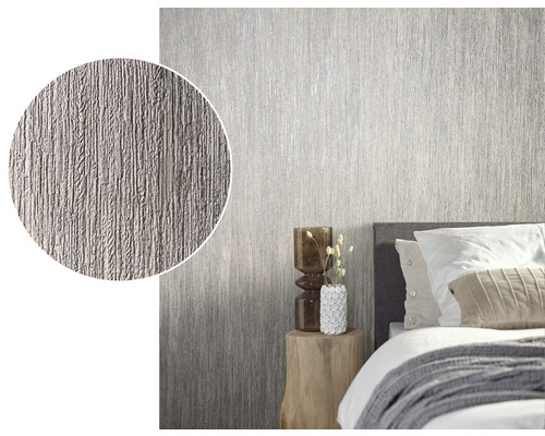 Sovrum med strukturtapet på väggen och en förstorad sektion av tapetstrukturen