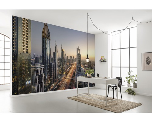 Kontor med fototapet av en skyline