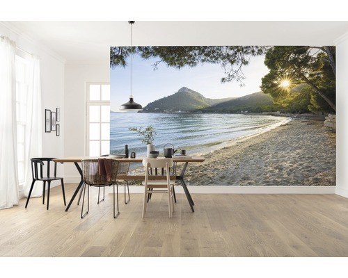 Rum med fototapet av ett kustlandskap med strand