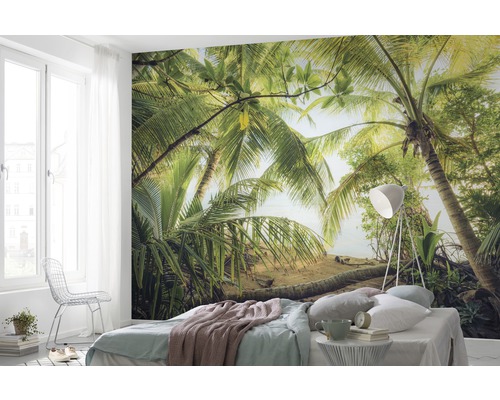Sovrum med fototapet med palmmotiv för en tropisk atmosfär
