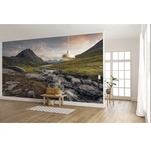 Vardagsrum med fototapet av ett bergslandskap