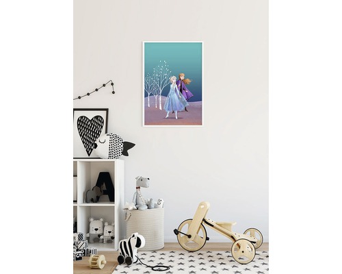 Ett barnrum med en väggmålning av två figurer från filmen Frost.