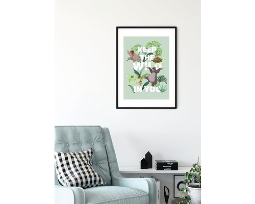 Inramad Djungelboken-affisch med texten ''Keep the wild in you'' ovanför fåtöljen