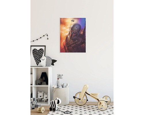 Ljust barnrum med Star Wars väggmålning, leksakshylla och trehjuling i trä