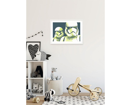 Dekorativt barnrum med Star Wars Stormtrooper bild, leksakshylla, trehjuling och matta