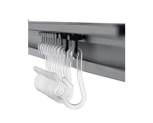 Gardinstångsskena med gardinkrokar