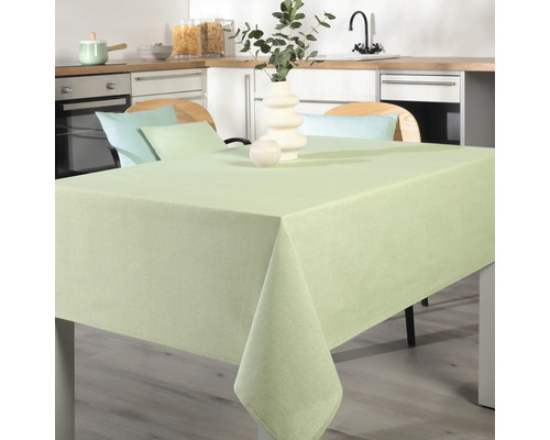 Matbord med ljusgrön duk i ett kök