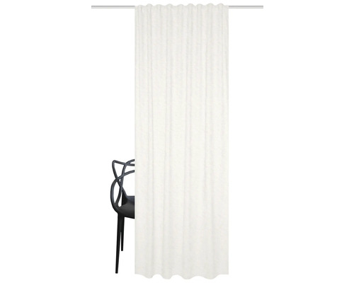 Gardin av tyg med veckbandsfäste och stol