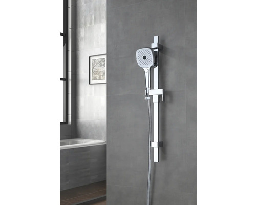 Duschpelare med handdusch i badrum