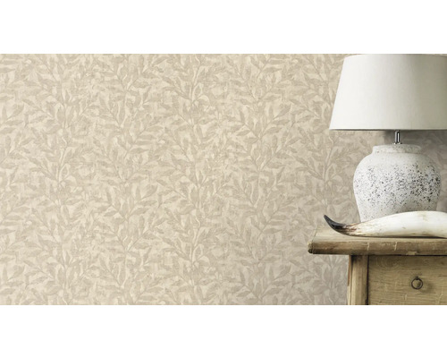 Tapet med bladmönster på en vägg