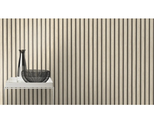 Träpaneler med smala remsor och dekorationer