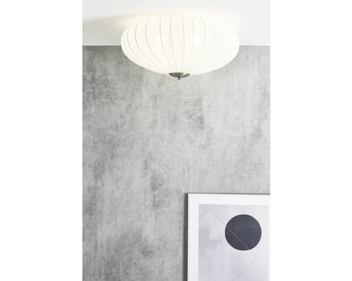 Taklampa av tyg i interiör