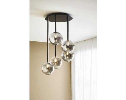 Pendellampa med fem grå sfäriska lampskärmar