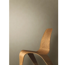 Trästol med böjd design