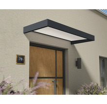 Skärmtak ovanför en ytterdörr