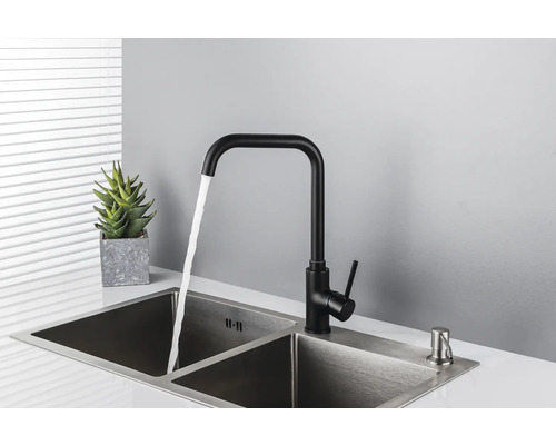 Diskho med svart blandare och tvålpump