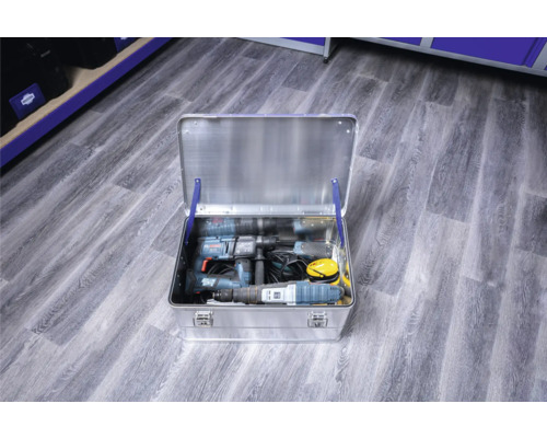 Öppen verktygslåda i aluminium med verktyg