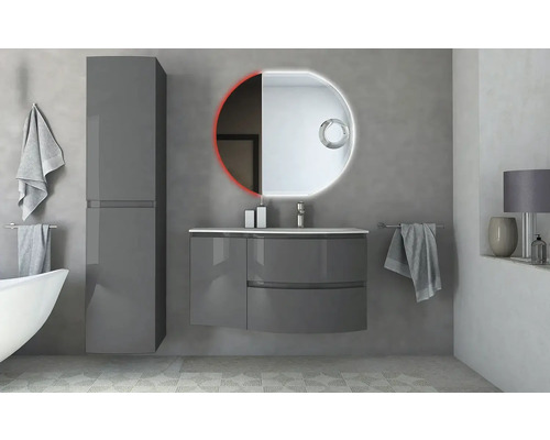 Modernt badrum med tvättställ, spegelskåp och belyst spegel