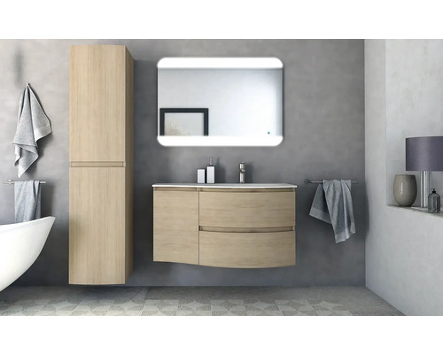 Modernt badrum med tvättställ, spegelskåp och högskåp