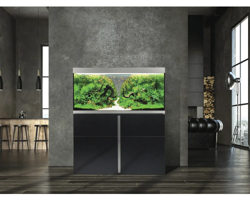 Akvarium med underskåp i ett modernt inrett rum.