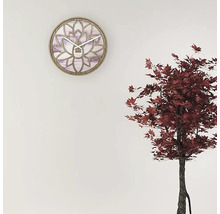 Väggklocka med blomdesign och tidsvisning