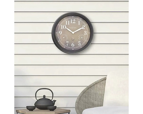 Analog väggklocka med termometer och hygrometer för utomhusbruk