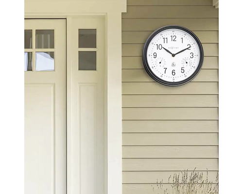 Väggklocka med termometer och hygrometer för utomhusbruk