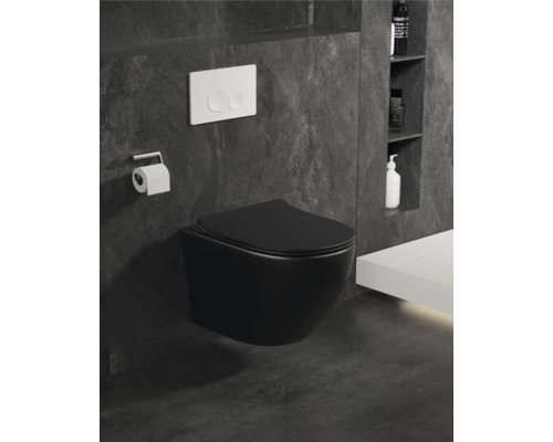 Modernt badrum med svart vägghängd toalett, vit spolknapp och toalettpappershållare.