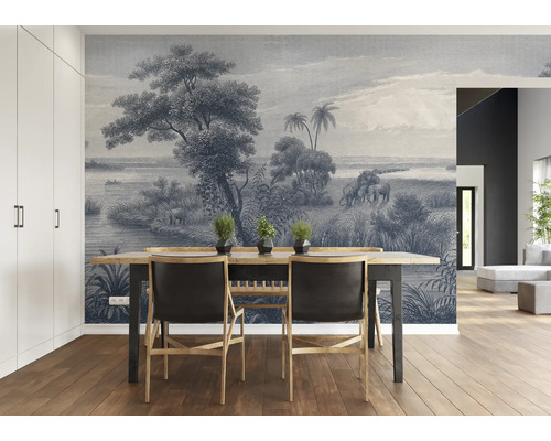 Matsal med fototapet med elefantmotiv, bord och stolar