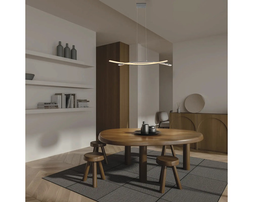 Pendellampa över träbord med pallar i en matsal