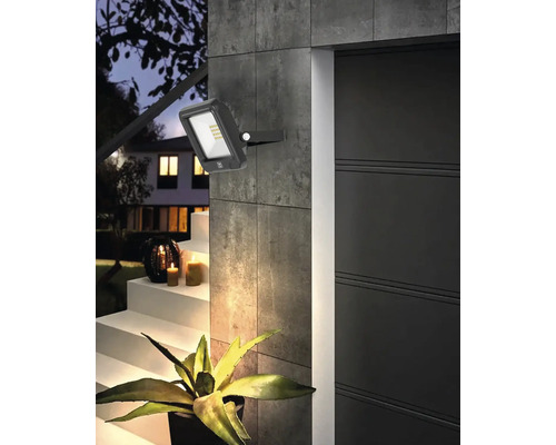 LED-strålkastare för utomhusbruk för att belysa hus och trädgård