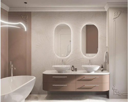 Modernt badrum med dubbla handfat, upplysta speglar och badkar för en ljus och organiserad atmosfär.