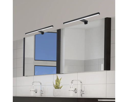 Spegellampa FLAIR 6,5W Lysdiod fast monterad IP44 136x500mm svart Spegellampa FLAIR 6,5W Lysdiod fast monterad IP44 136x500mm svart