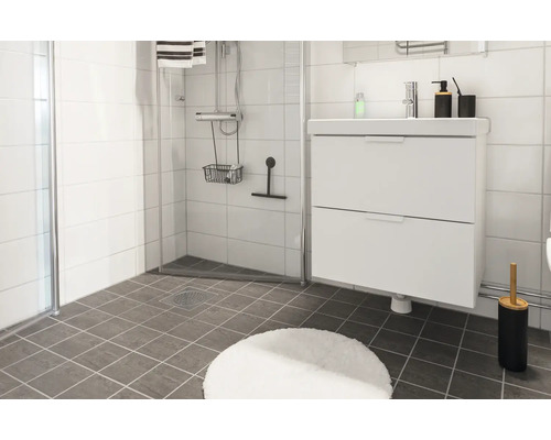 Badrum med dusch, handfatsskåp och grått klinkergolv