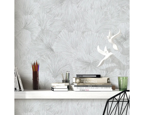 Tapet med fläktmönster, bokhylla och dekoration