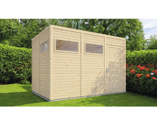 Trädgårdsskjul av trä med fönster och dörr i trädgården