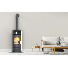 Braskamin med rökkanal i vardagsrumsmiljö