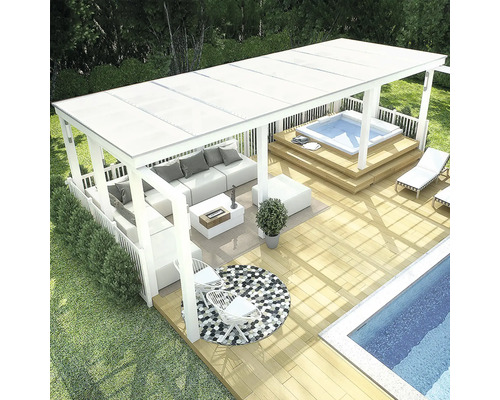 Övertäckt terrass med bubbelpool, sittgrupp och pool i trädgården