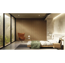 Ljust sovrum med säng, fåtölj, lampa och stort fönster med utsikt över grönområde.