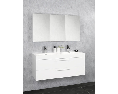 Modernt badrum med dubbla handfat, spegel och två lådor