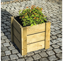 Fyrkantig blomlåda i trä med plantering