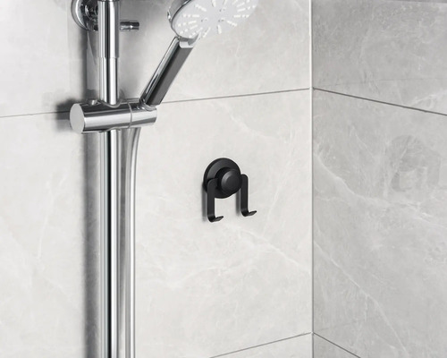 Duschstång och hållare med sugpropp för badrumsartiklar på väggen