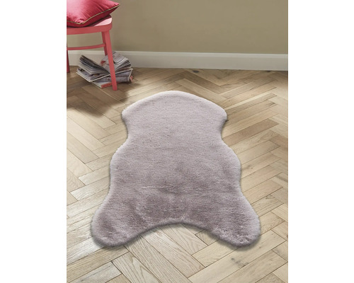 Fuskpälsmatta på trägolv