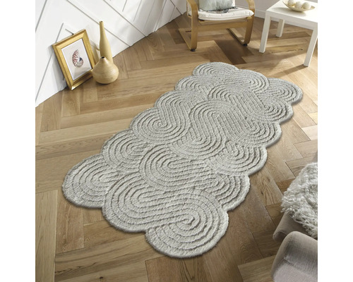 Matta med spiralmönster i ett ljust vardagsrum
