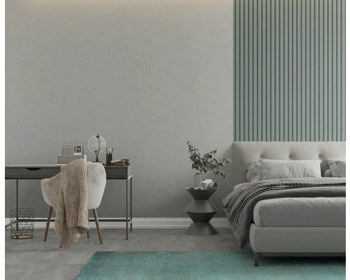 Sovrum med säng, skrivbord och stol i ljus design