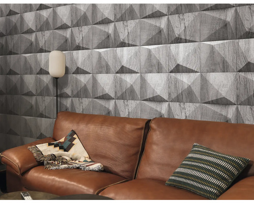 Vardagsrum med brun lädersoffa och väggpaneler i träutseende med tredimensionell design