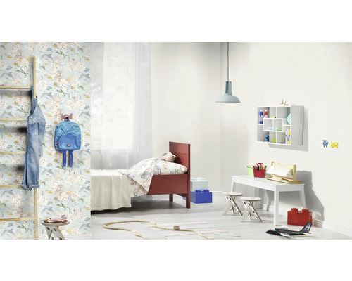 Barnrum med säng, skrivbord, hylla och dekoration