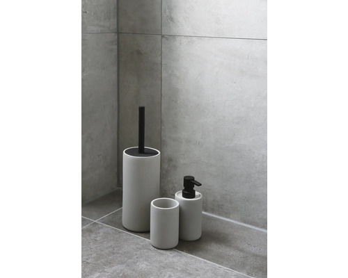 Badrumsset med tvålpump, tandborstmugg och toalettborstset